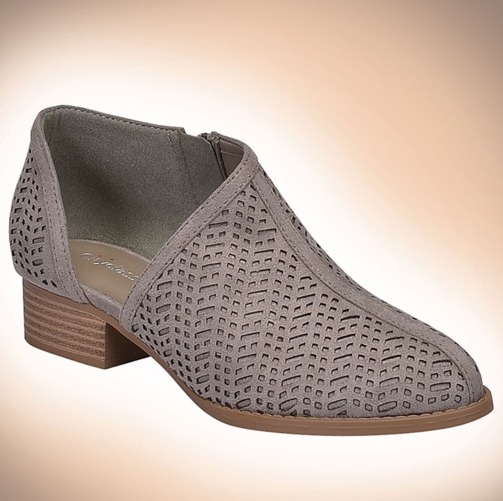 City Classified gray shoes